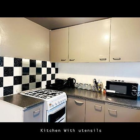 2 Bedroom Double Bed In East ลอนดอน ภายนอก รูปภาพ