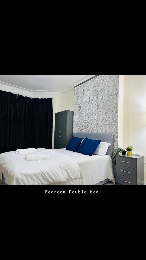2 Bedroom Double Bed In East ลอนดอน ภายนอก รูปภาพ