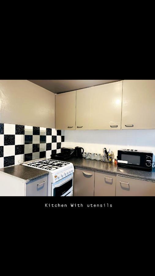 2 Bedroom Double Bed In East ลอนดอน ภายนอก รูปภาพ