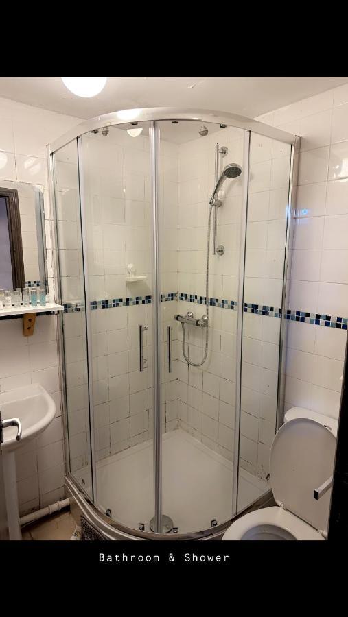 2 Bedroom Double Bed In East ลอนดอน ภายนอก รูปภาพ