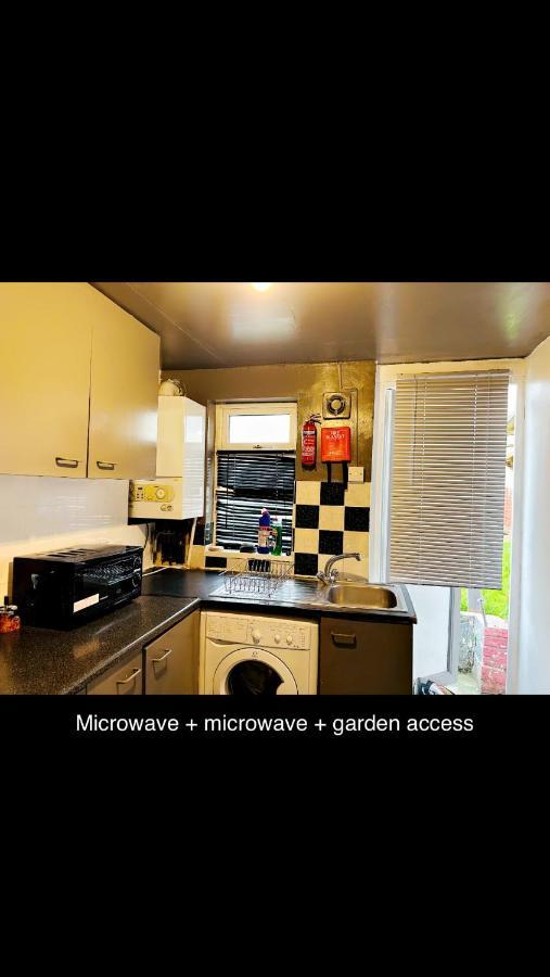 2 Bedroom Double Bed In East ลอนดอน ภายนอก รูปภาพ